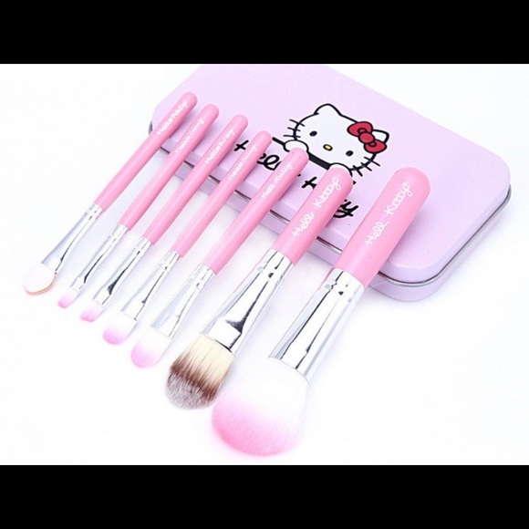 Hello Kitty 7 Piece Makeup Brush Set New - Picture 1 of 3
